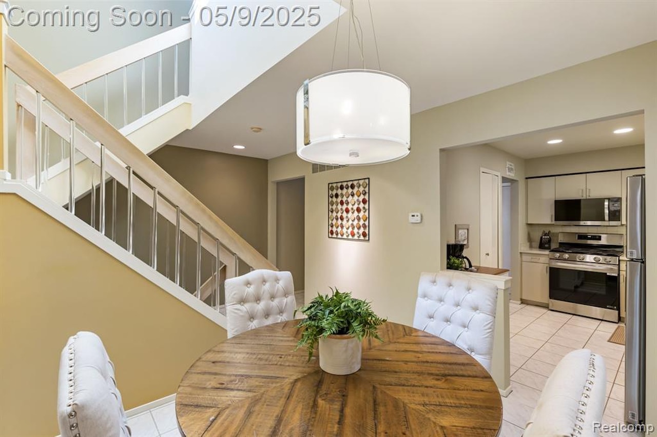 39507 Country Ln in Novi, MI Photo 9