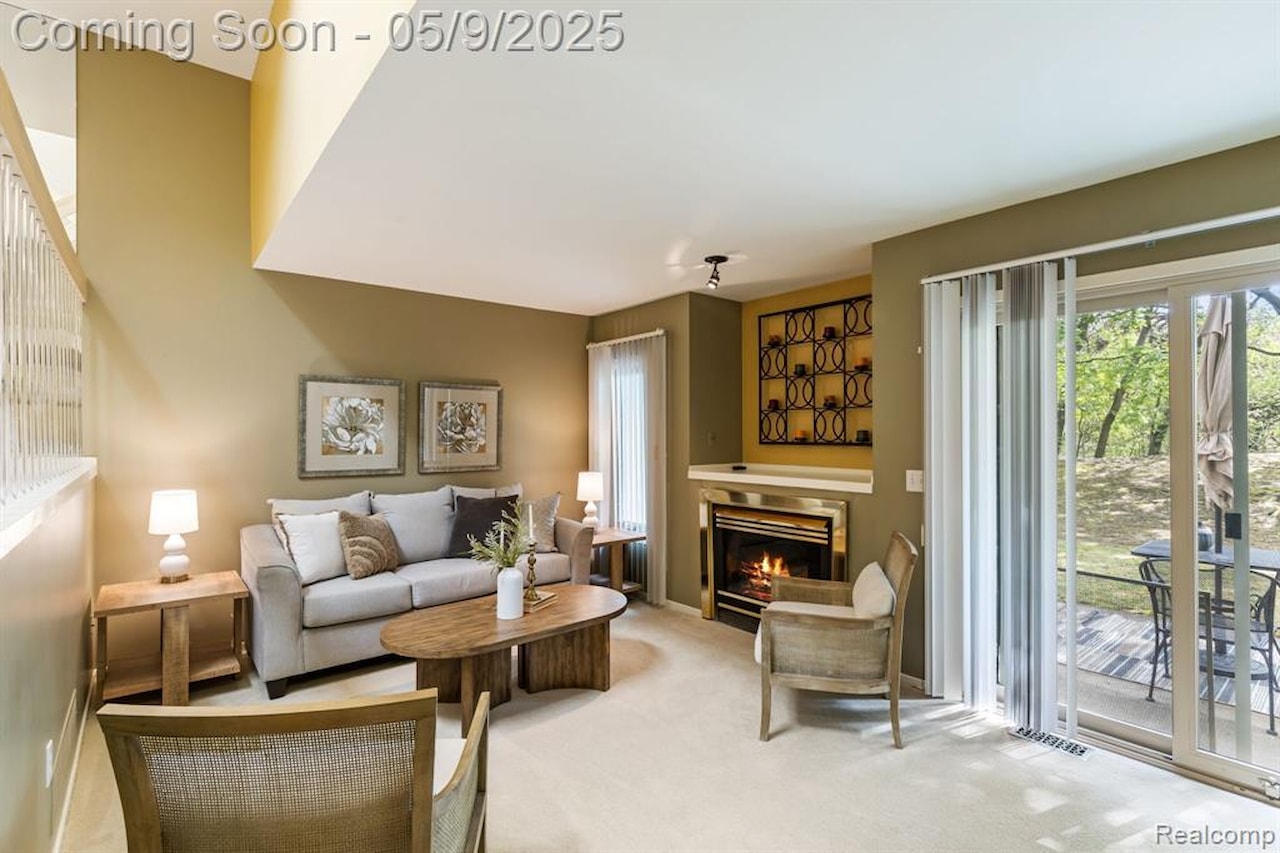 39507 Country Ln in Novi, MI Photo 12