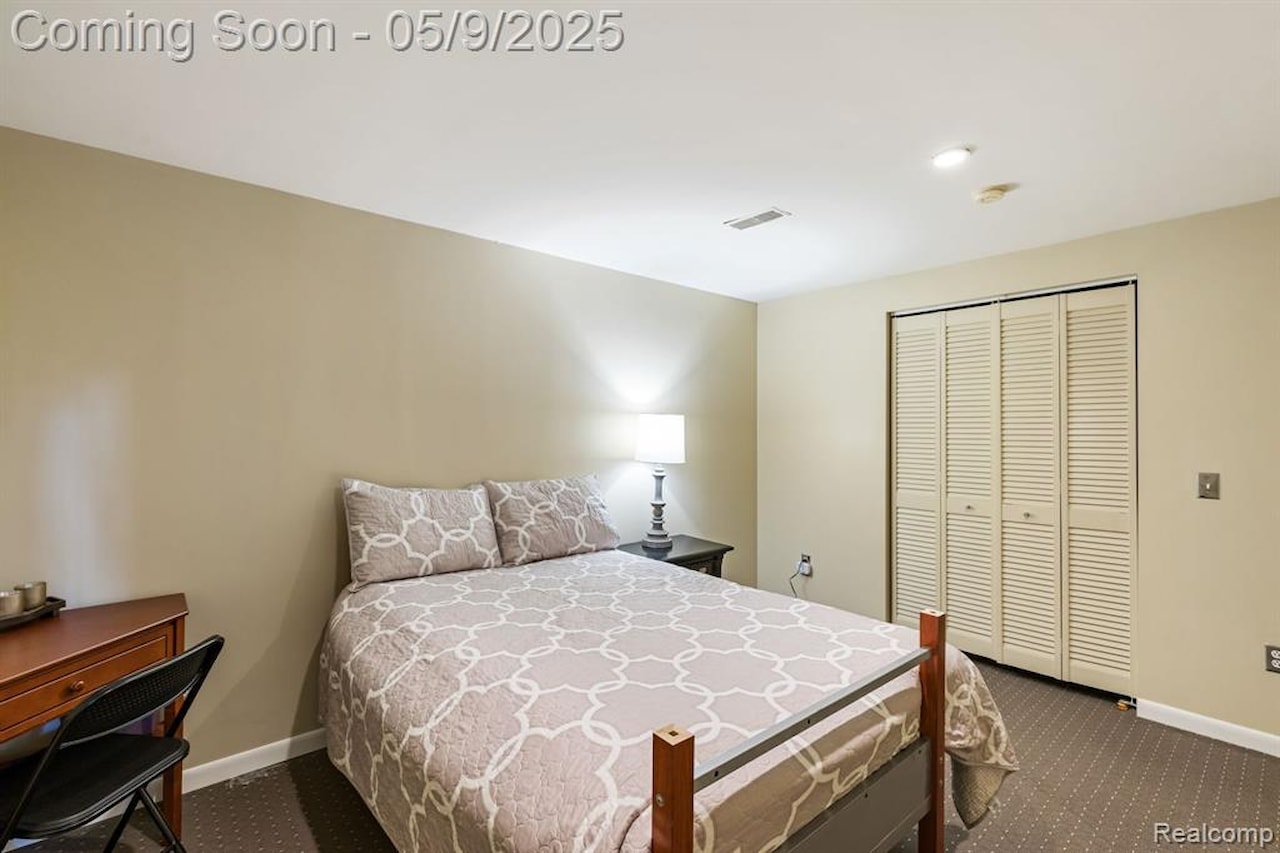 39507 Country Ln in Novi, MI Photo 24