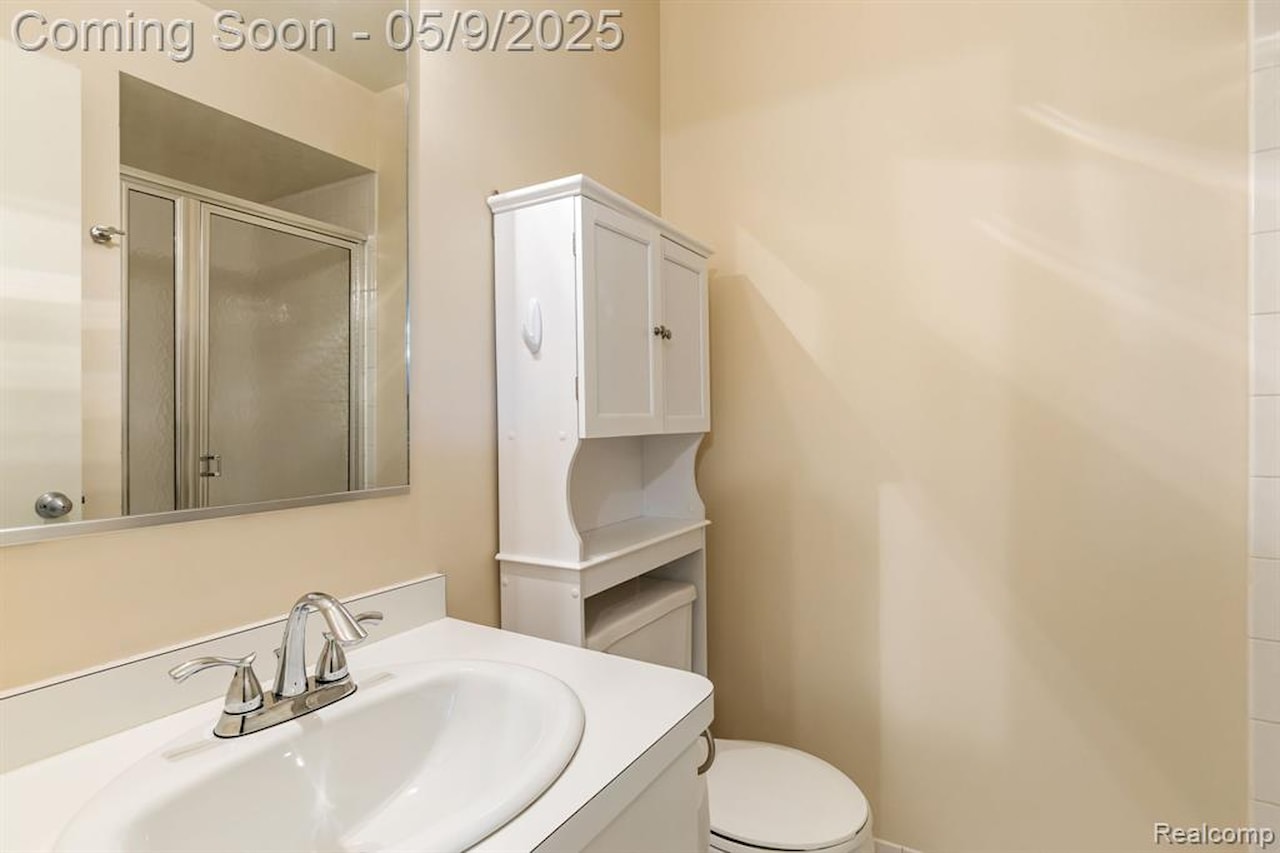 39507 Country Ln in Novi, MI Photo 17