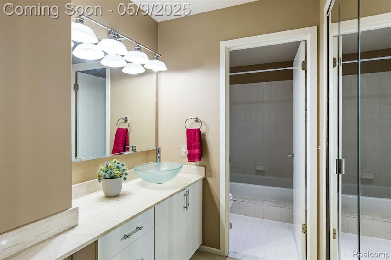 39507 Country Ln in Novi, MI Photo 20