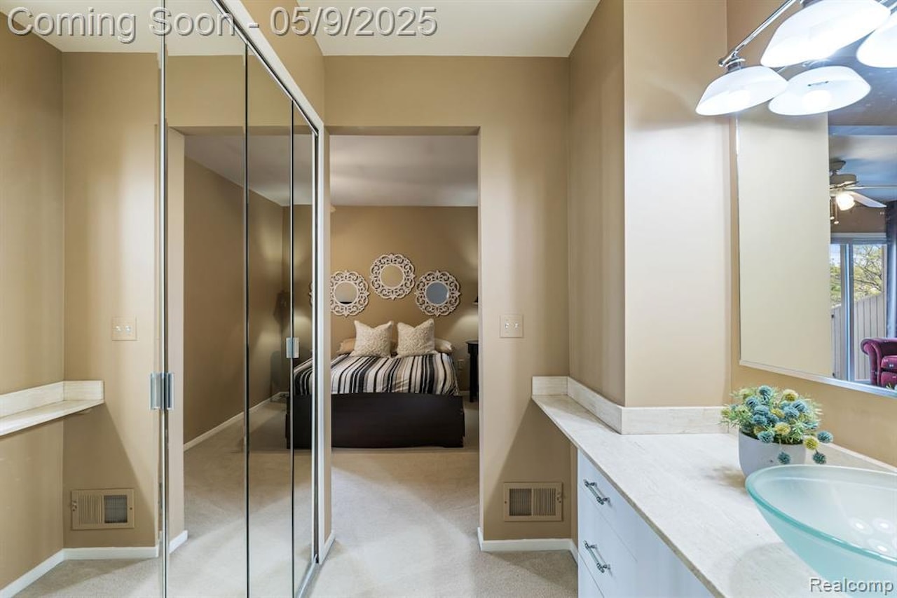 39507 Country Ln in Novi, MI Photo 21