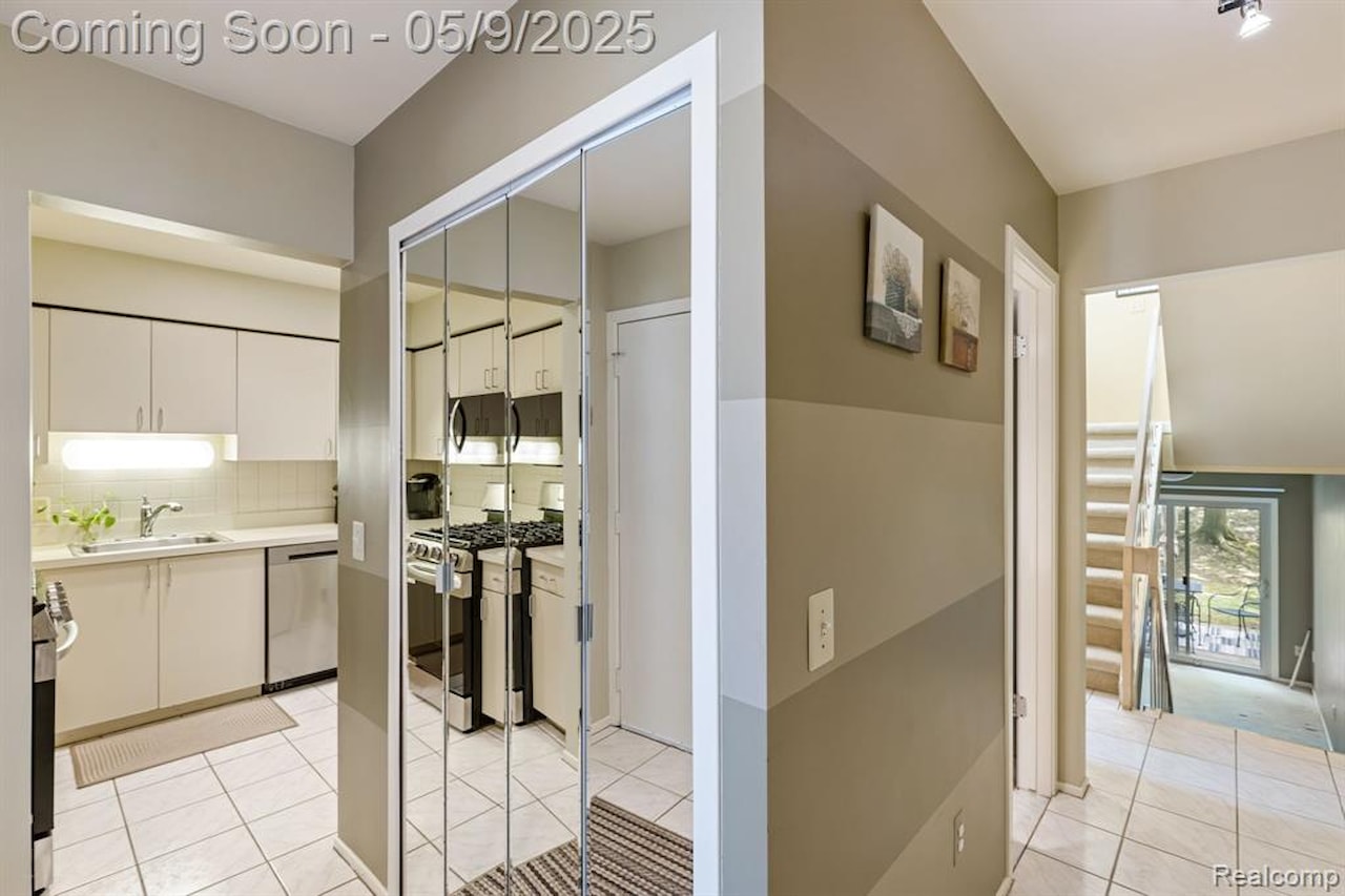 39507 Country Ln in Novi, MI Photo 13