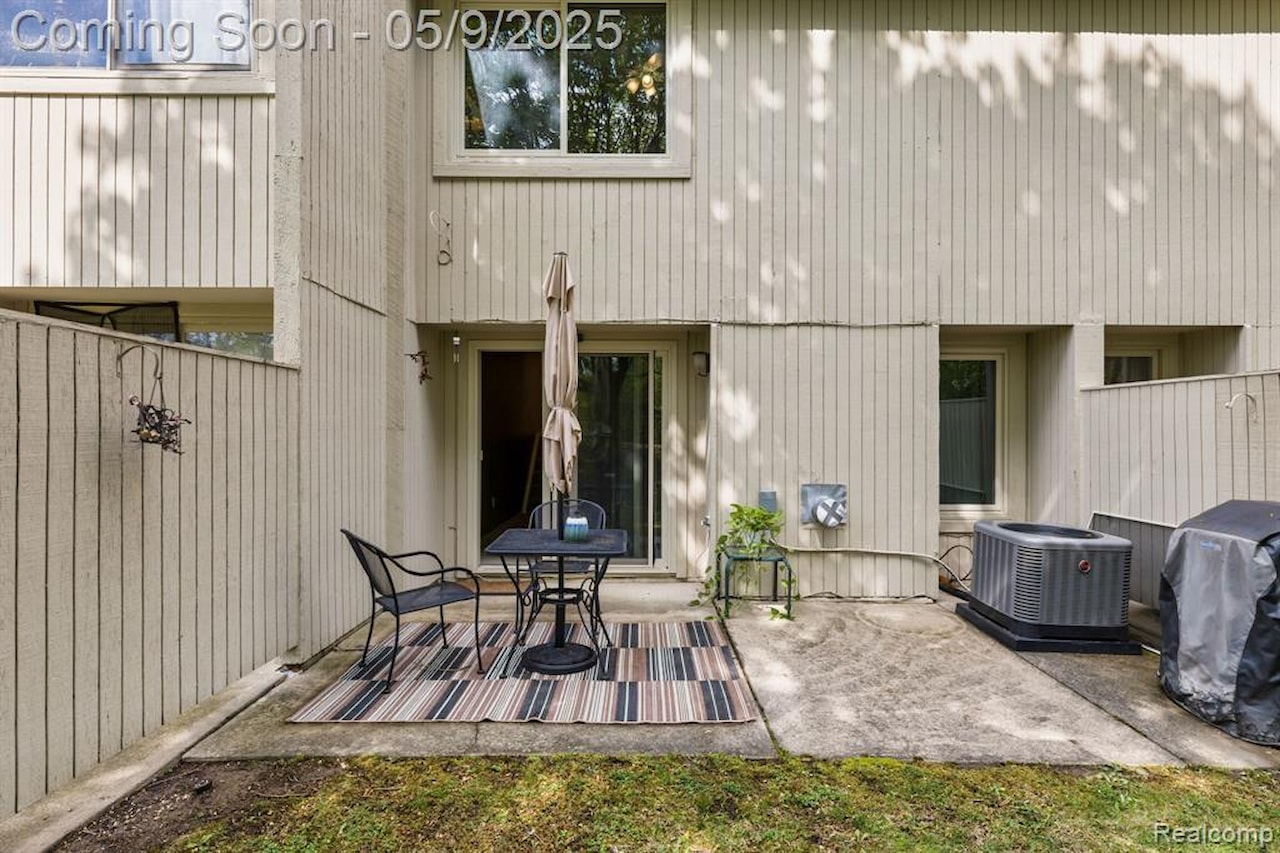39507 Country Ln in Novi, MI Photo 27