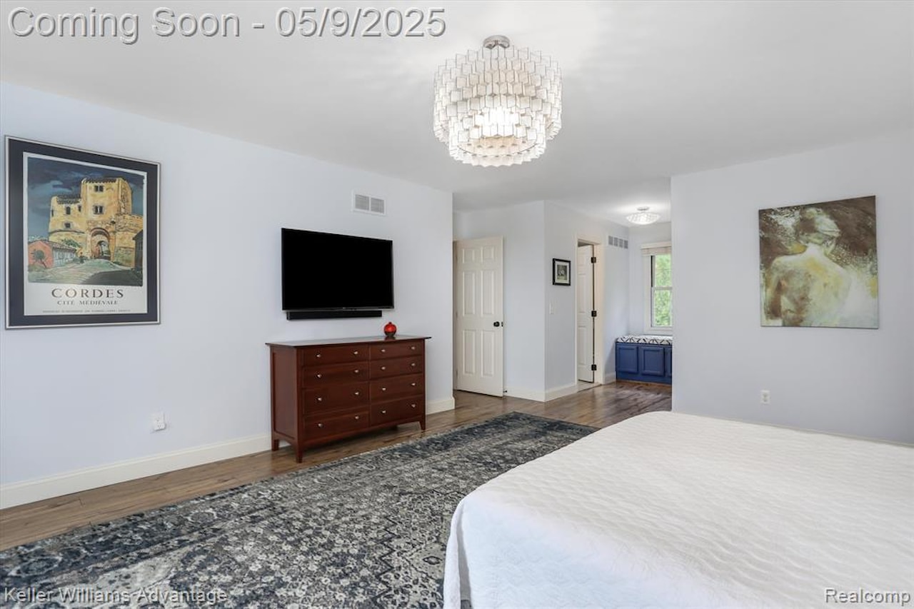 1027 Portsmere in Northville, MI Photo 21