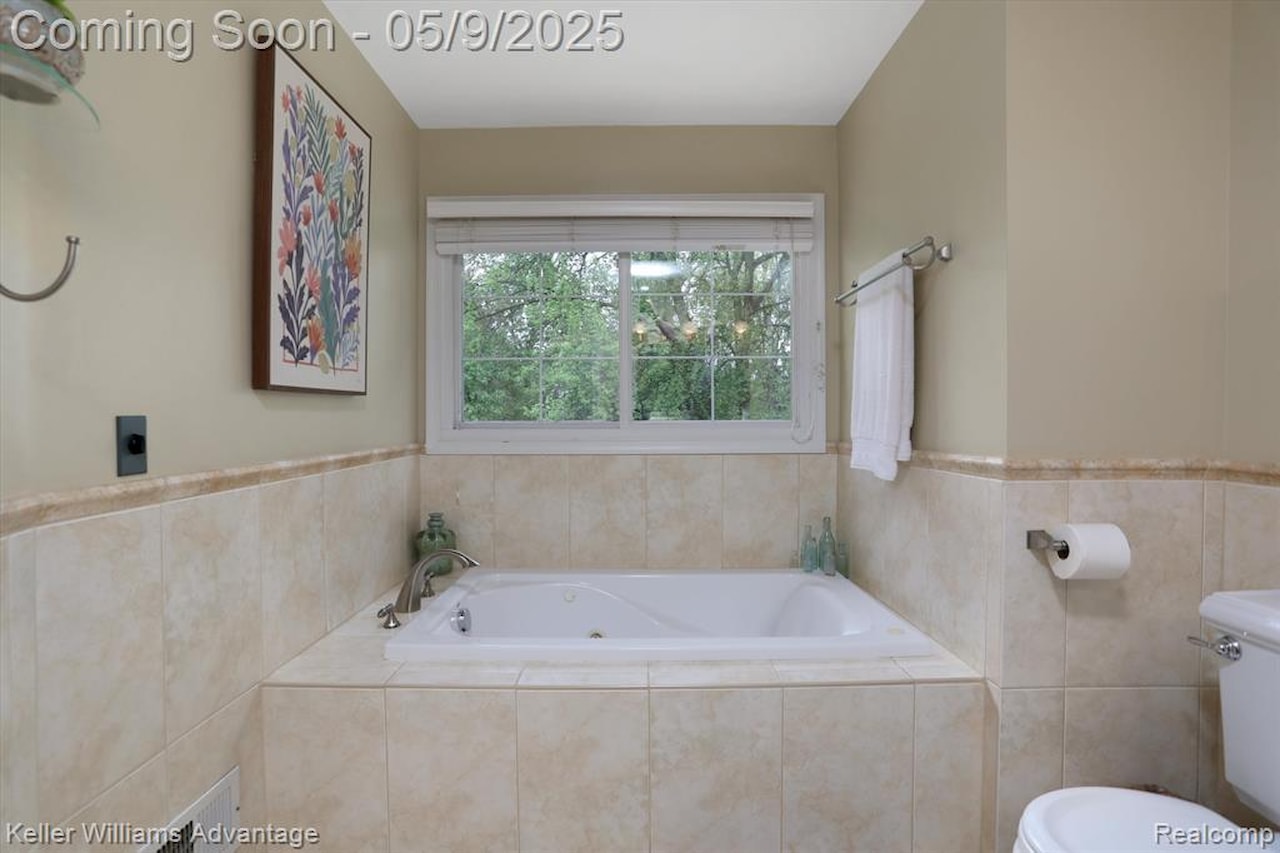 1027 Portsmere in Northville, MI Photo 24