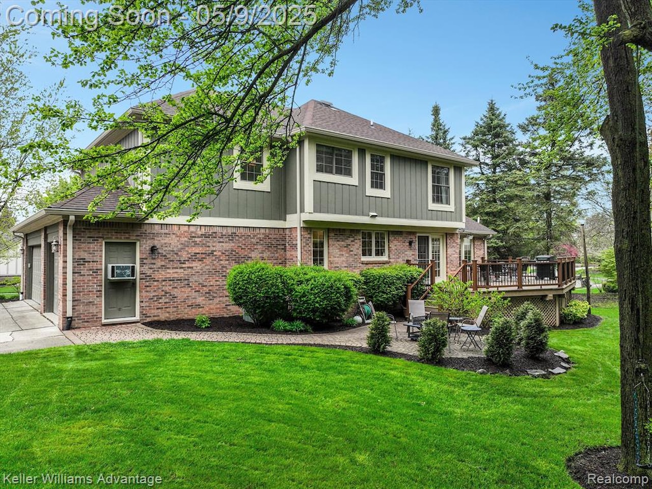 1027 Portsmere in Northville, MI Photo 42
