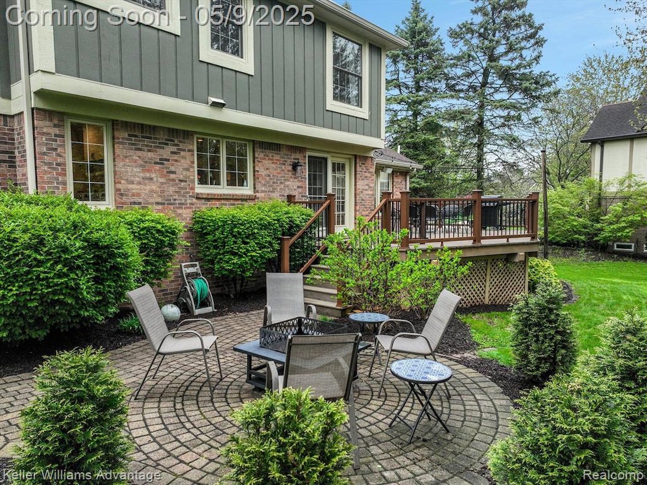 1027 Portsmere in Northville, MI Photo 39