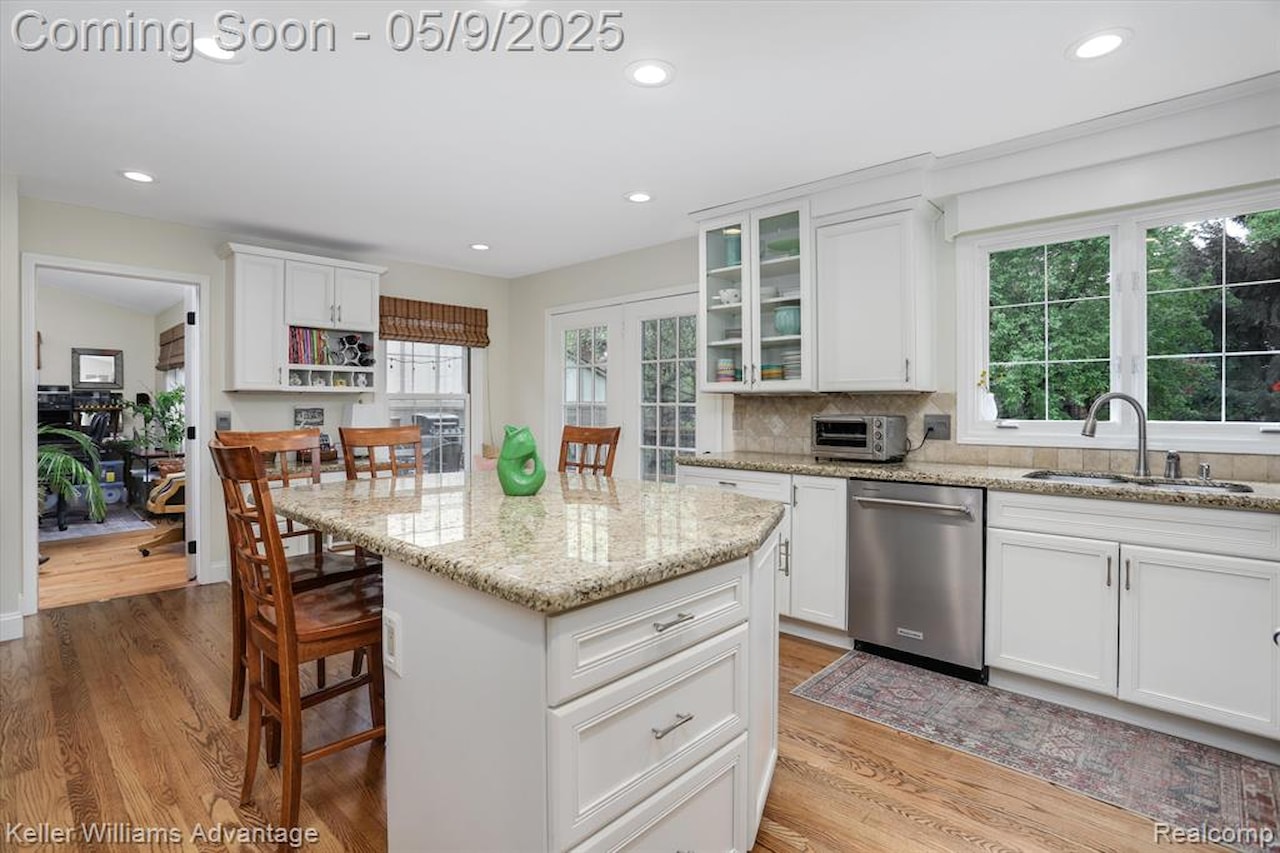 1027 Portsmere in Northville, MI Photo 11