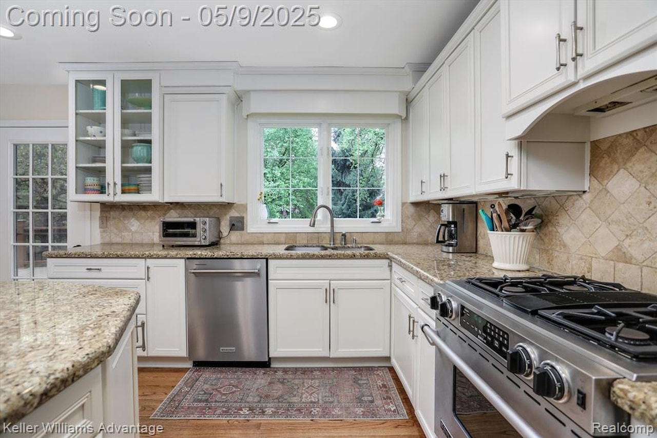 1027 Portsmere in Northville, MI Photo 12