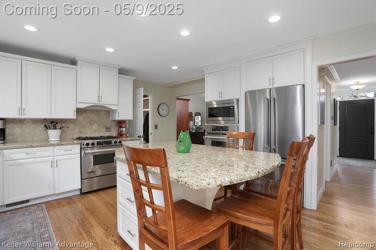 1027 Portsmere in Northville, MI Photo 15