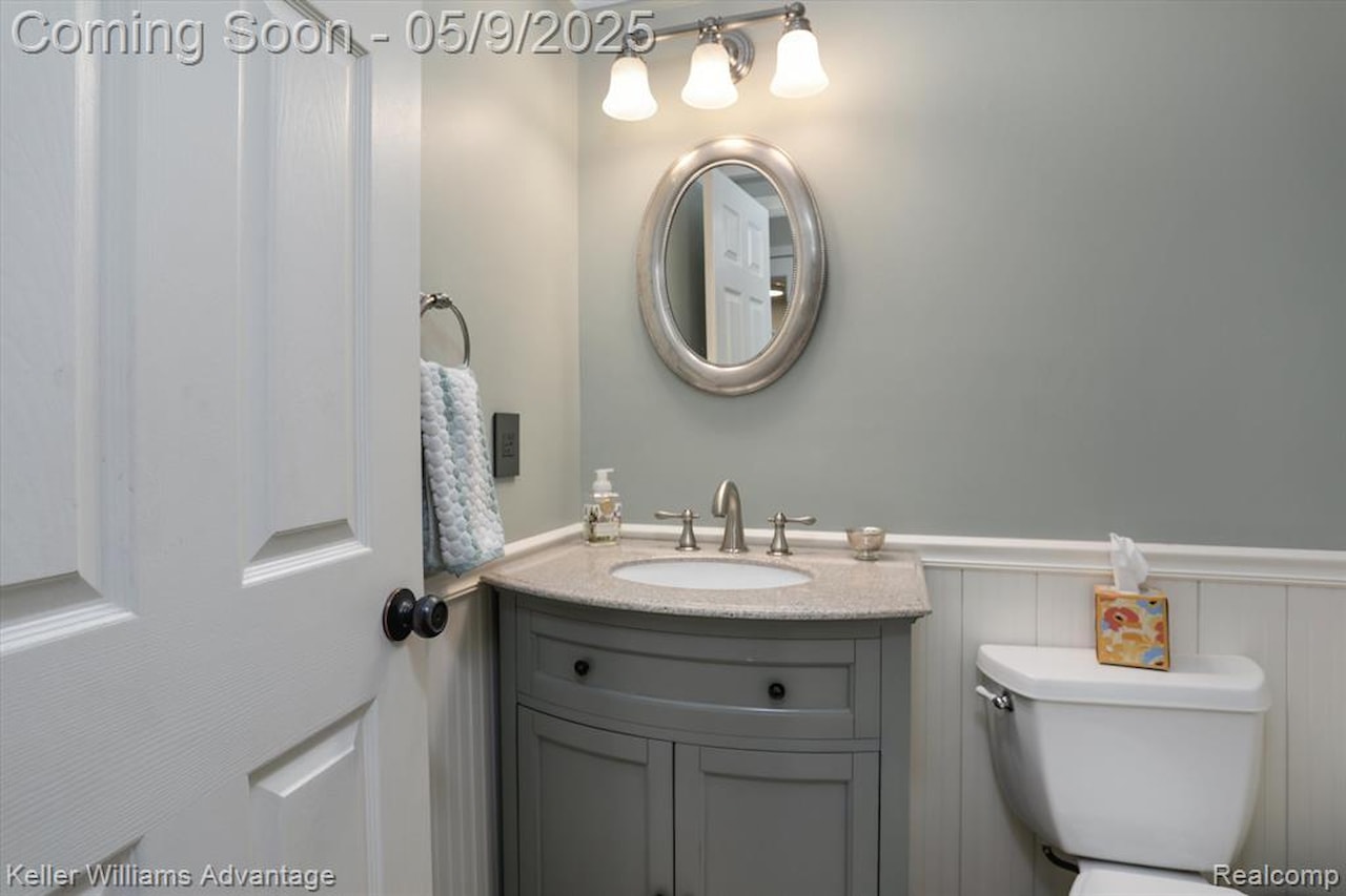 1027 Portsmere in Northville, MI Photo 18