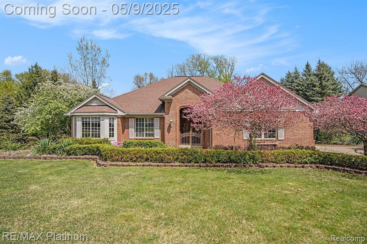 2053 Channel Dr in Brighton Twp, MI