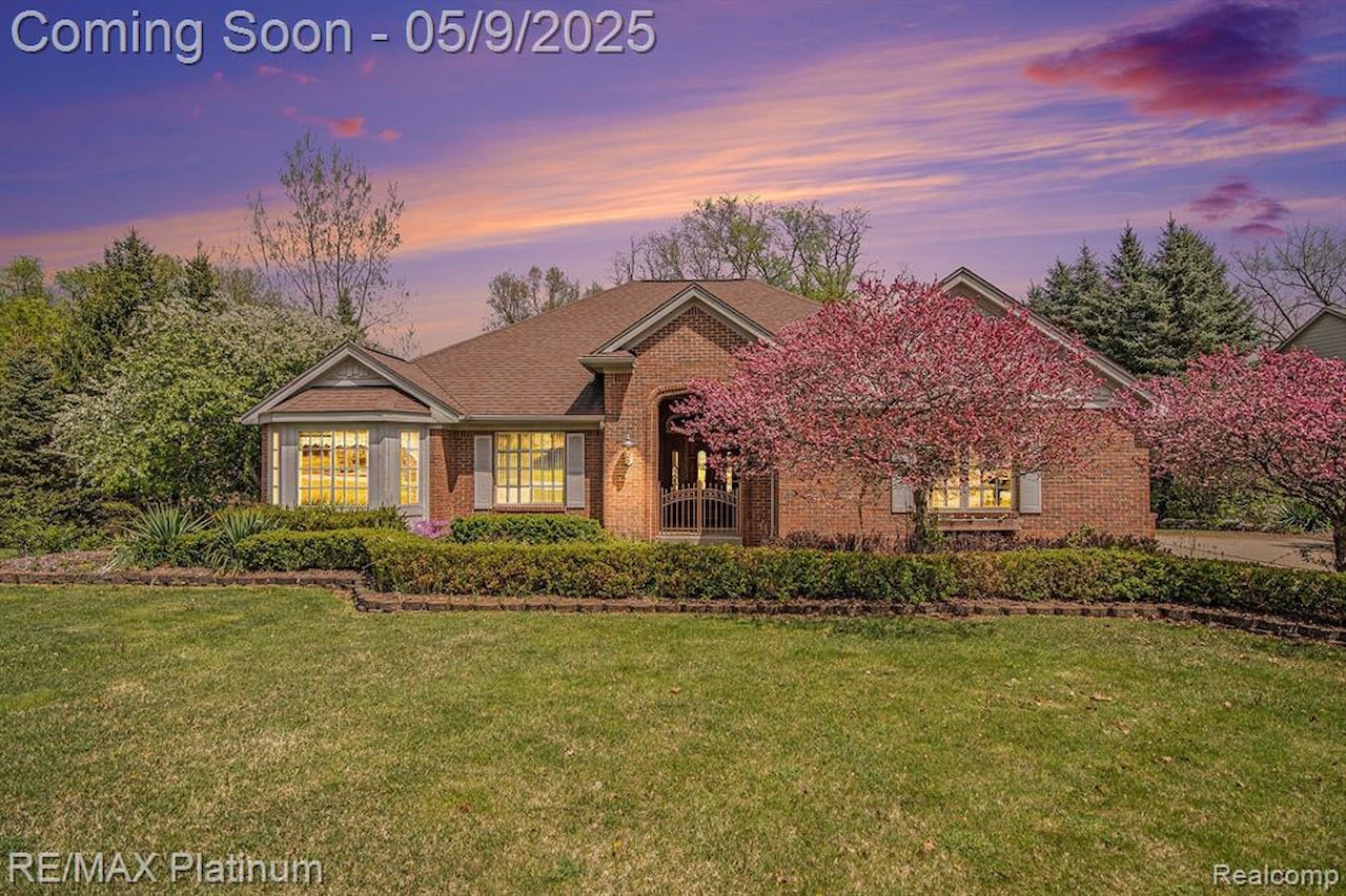2053 Channel Dr in Brighton Twp, MI Photo 2