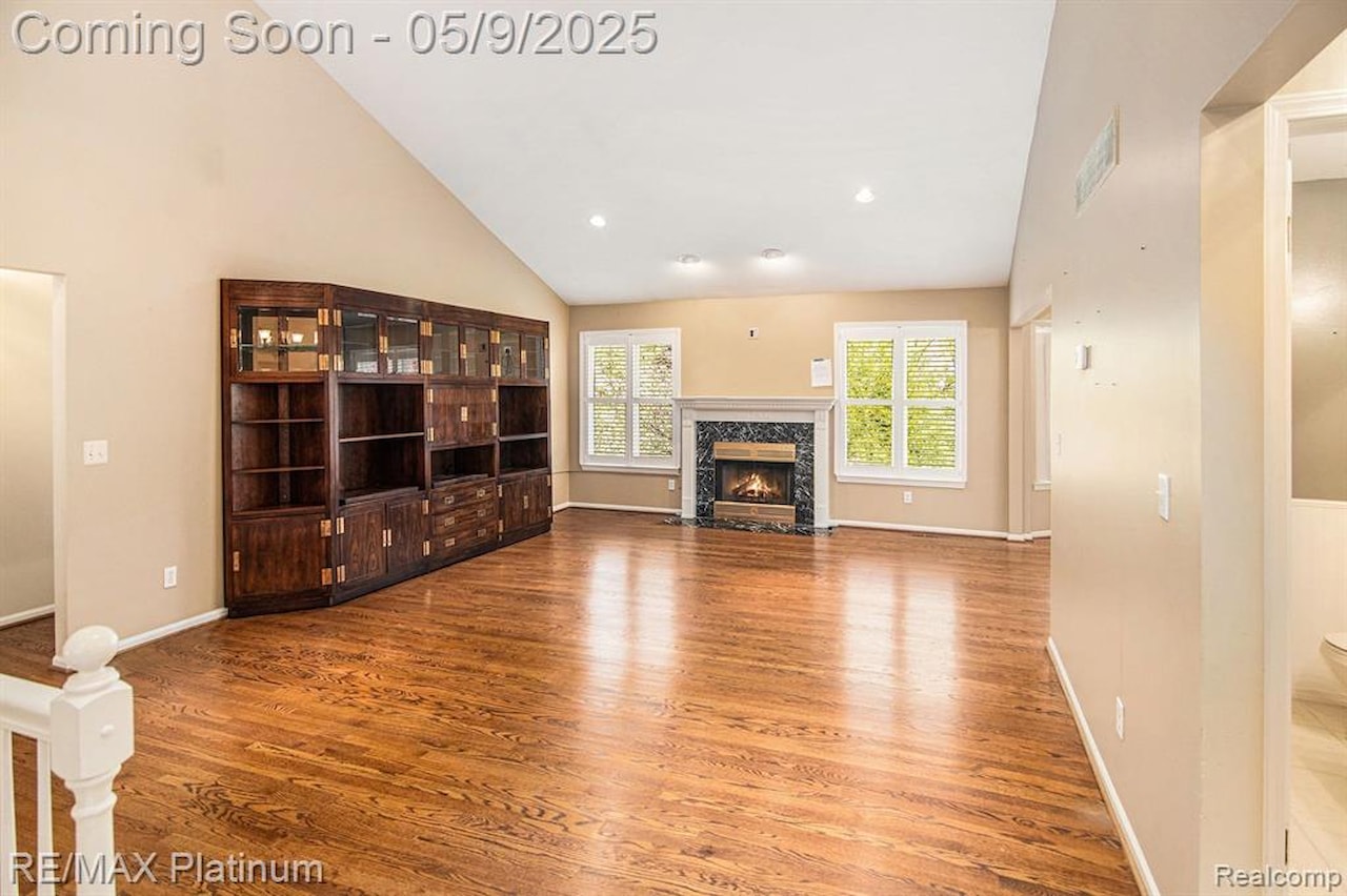 2053 Channel Dr in Brighton Twp, MI Photo 3