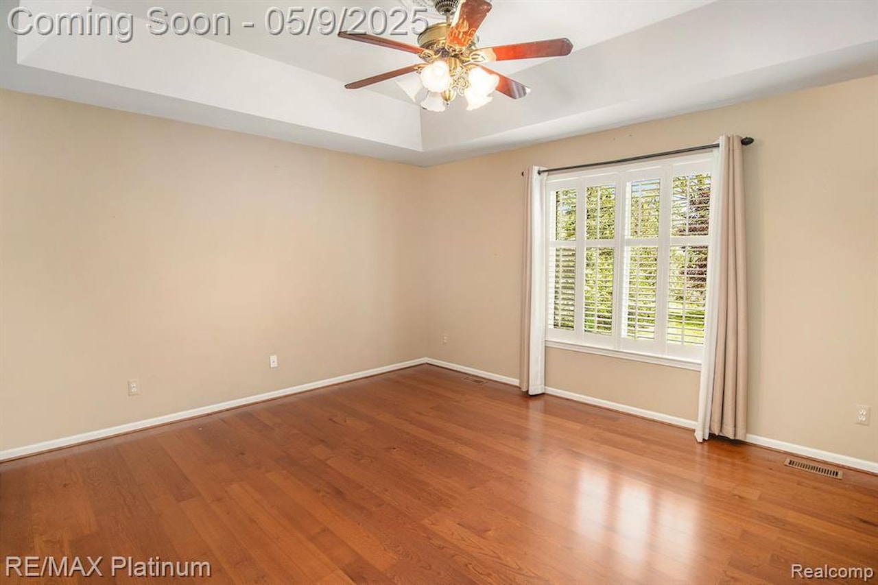 2053 Channel Dr in Brighton Twp, MI Photo 8