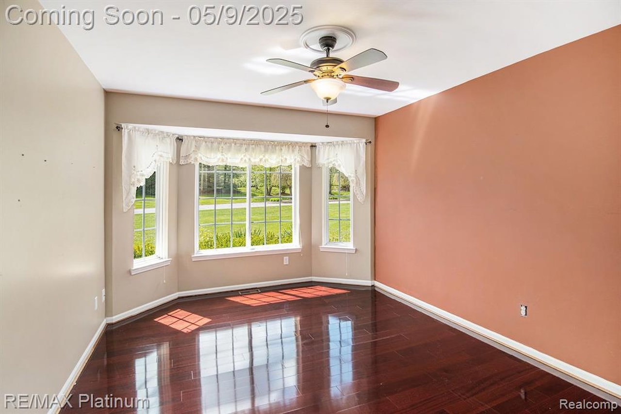 2053 Channel Dr in Brighton Twp, MI Photo 10
