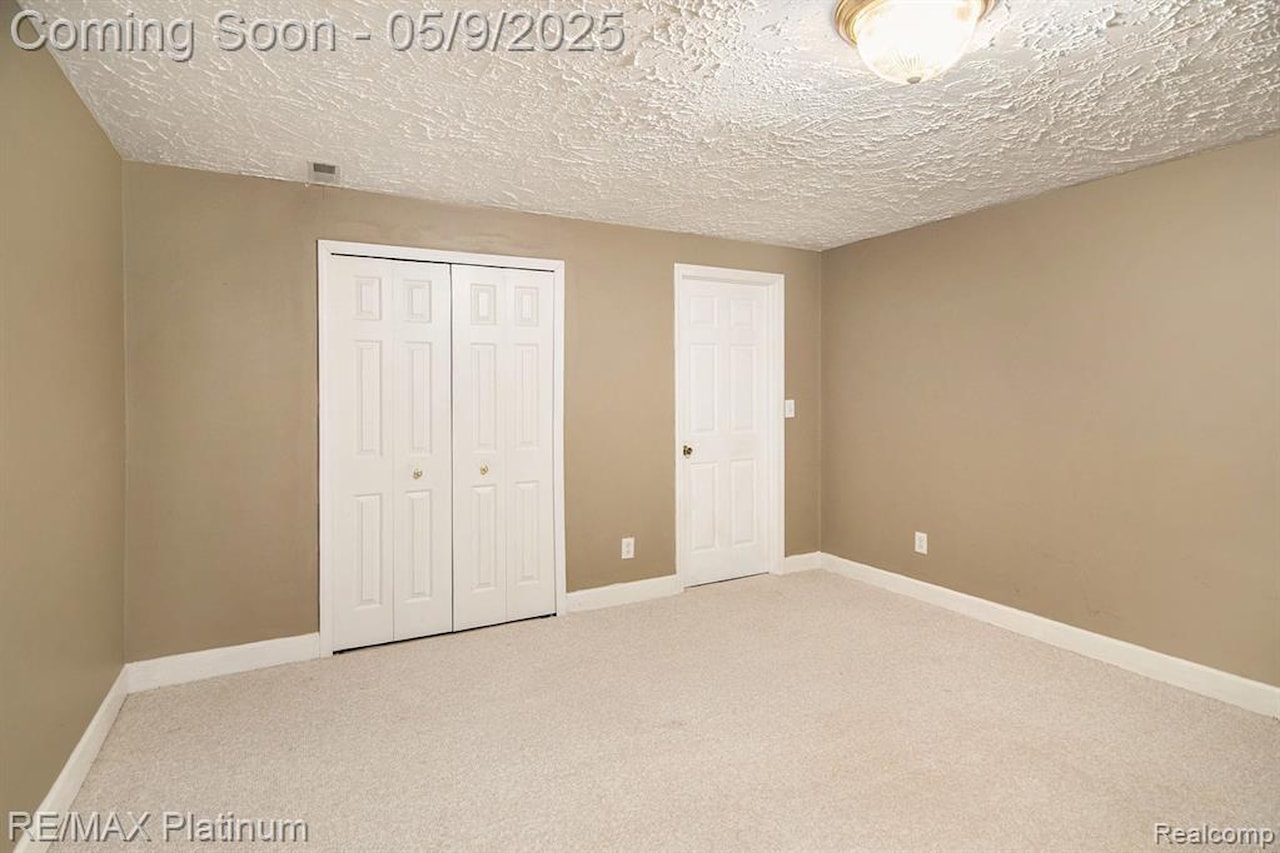 2053 Channel Dr in Brighton Twp, MI Photo 13
