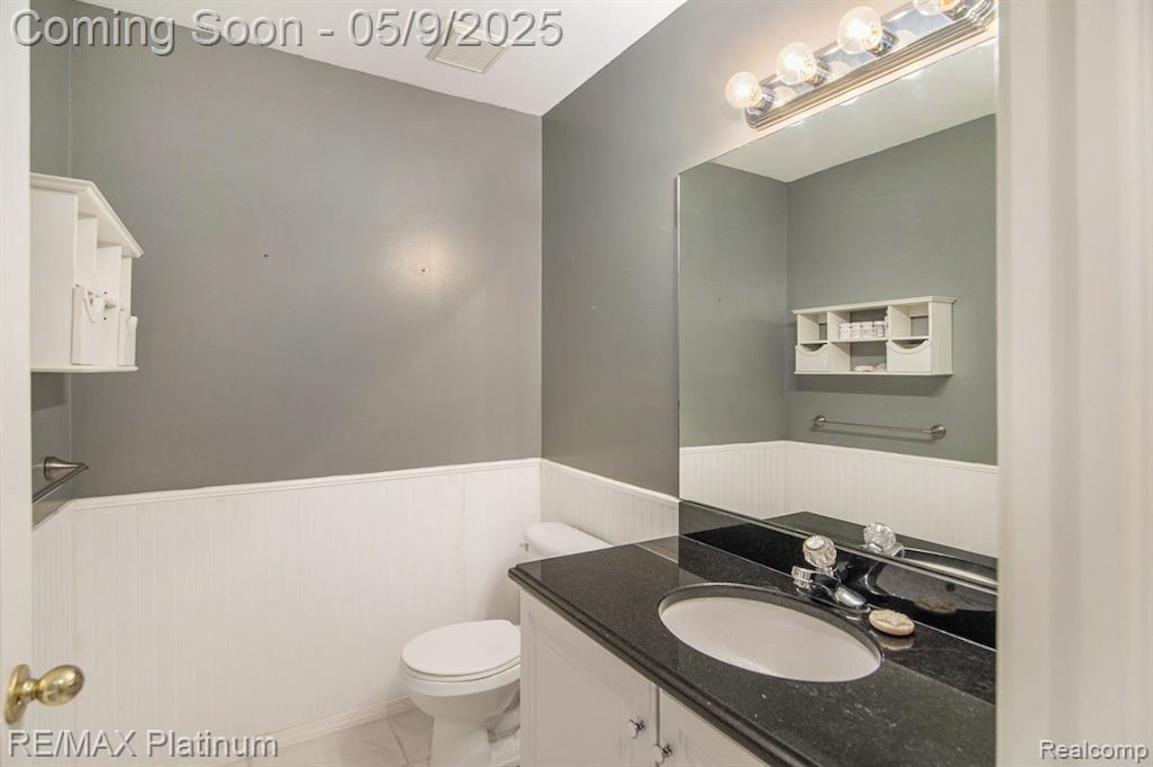 2053 Channel Dr in Brighton Twp, MI Photo 7
