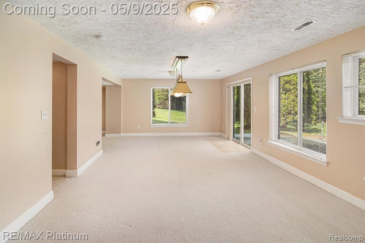 2053 Channel Dr in Brighton Twp, MI Photo 14