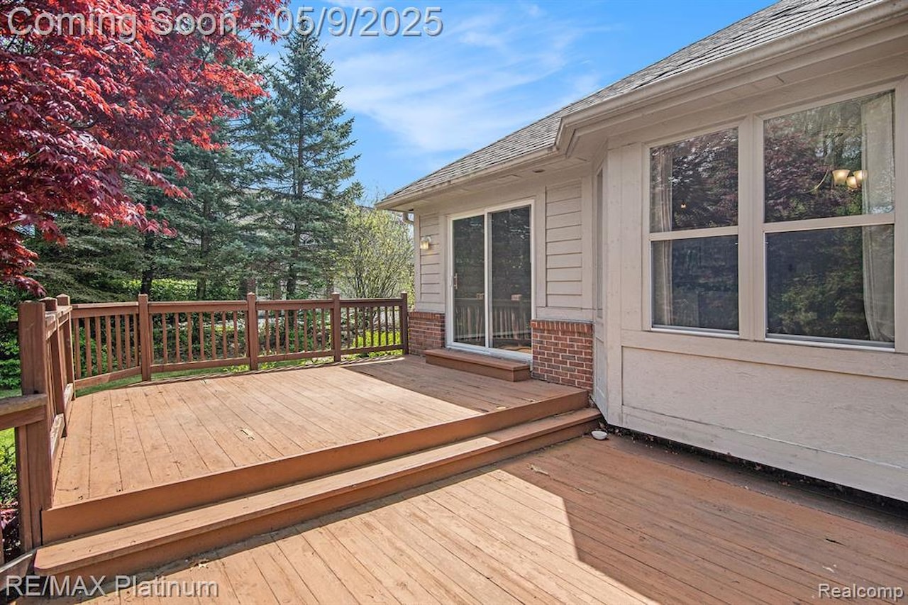 2053 Channel Dr in Brighton Twp, MI Photo 15