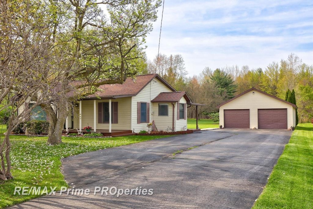 6412 W Vienna Rd in Vienna Twp, MI Photo 2