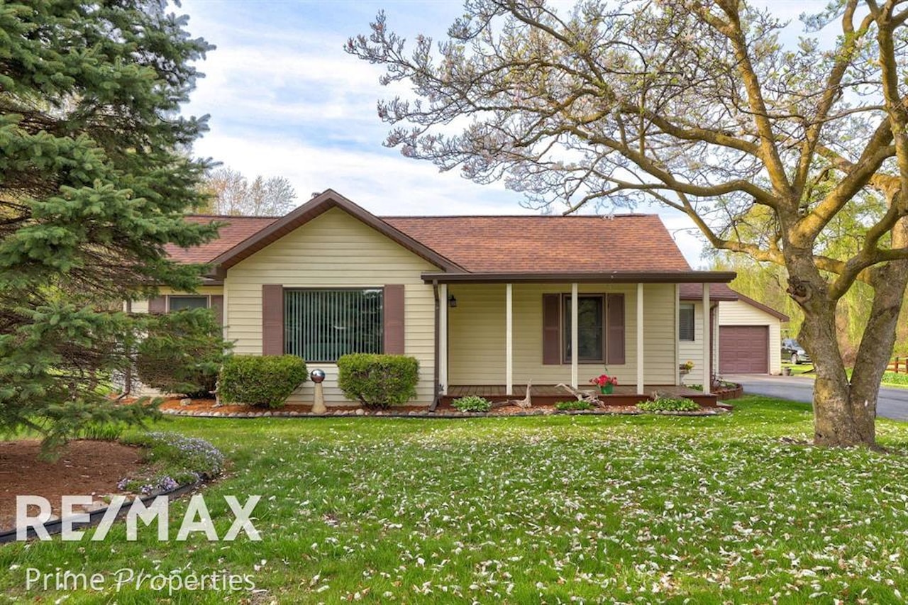 6412 W Vienna Rd in Vienna Twp, MI