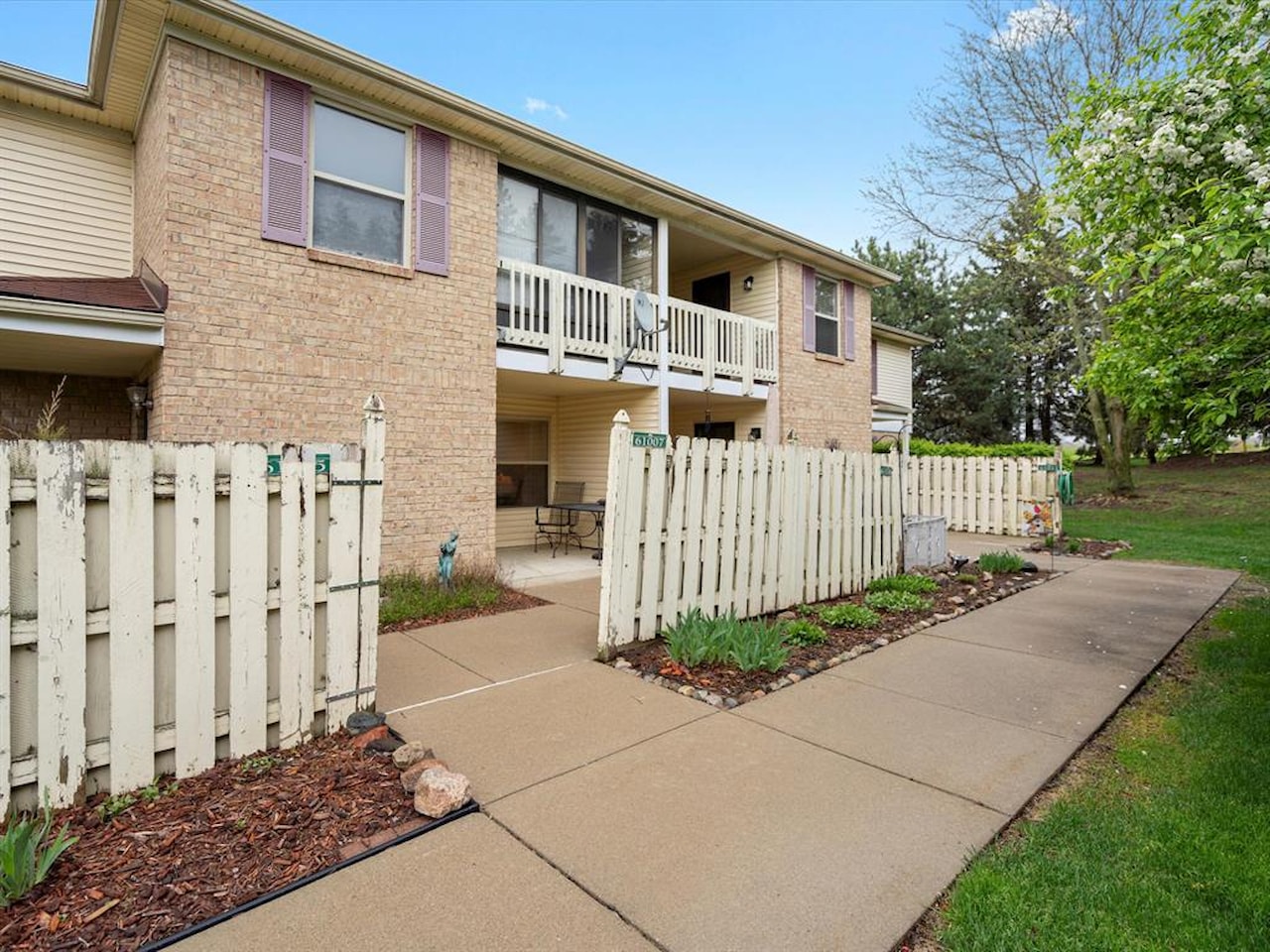 61007 Greenwood Dr in South Lyon, MI Photo 3
