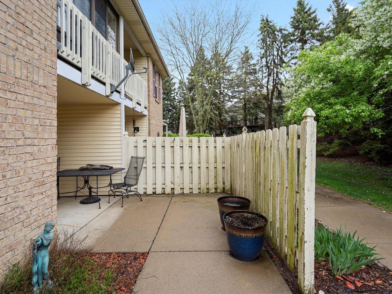 61007 Greenwood Dr in South Lyon, MI Photo 22
