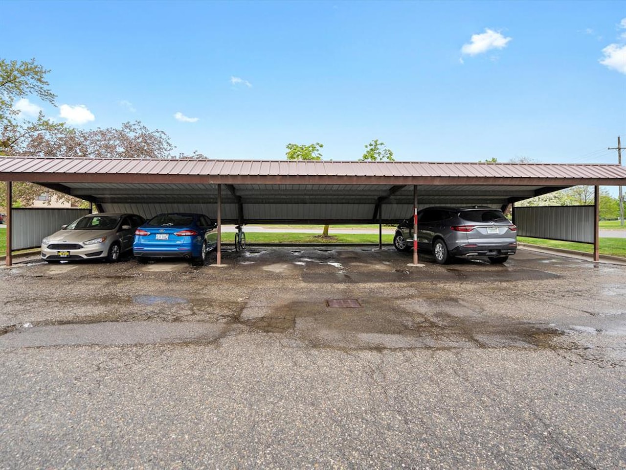 61007 Greenwood Dr in South Lyon, MI Photo 24