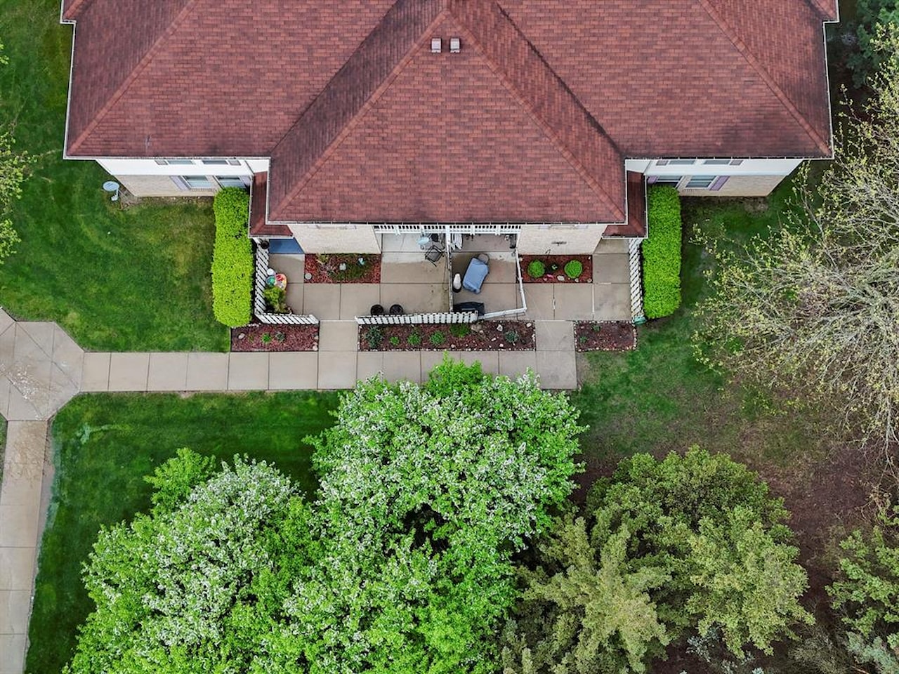 61007 Greenwood Dr in South Lyon, MI Photo 25