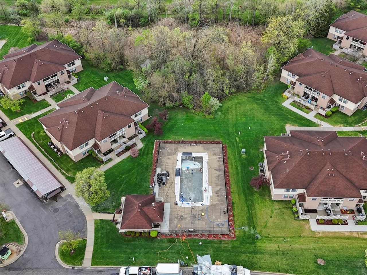 61007 Greenwood Dr in South Lyon, MI Photo 26