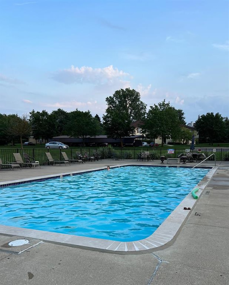 61007 Greenwood Dr in South Lyon, MI Photo 27