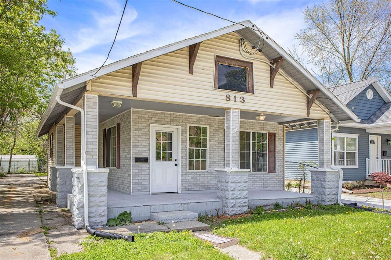 813 N Jenison Ave in Lansing, MI