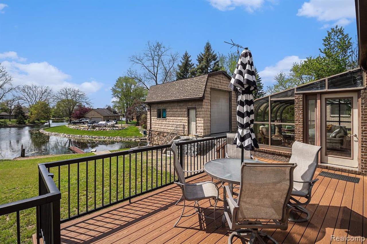 13386 N Fenton Rd in Fenton Twp, MI Photo 4