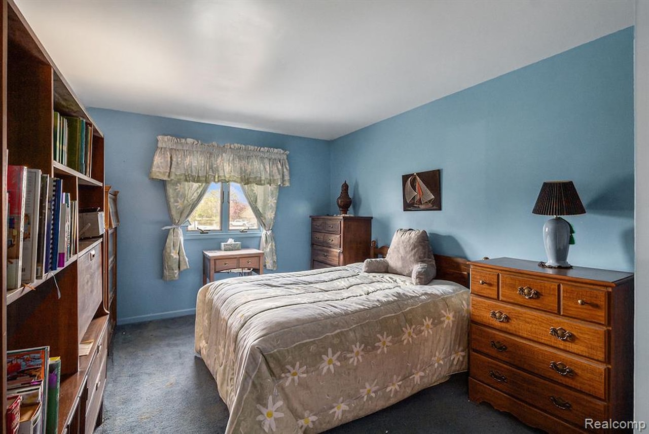 13386 N Fenton Rd in Fenton Twp, MI Photo 14