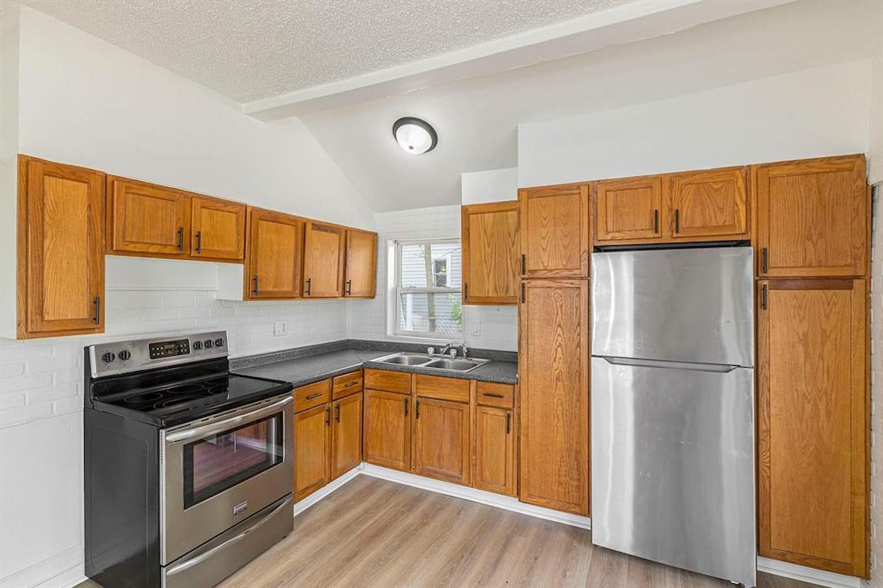 813 N Jenison Ave in Lansing, MI Photo 8