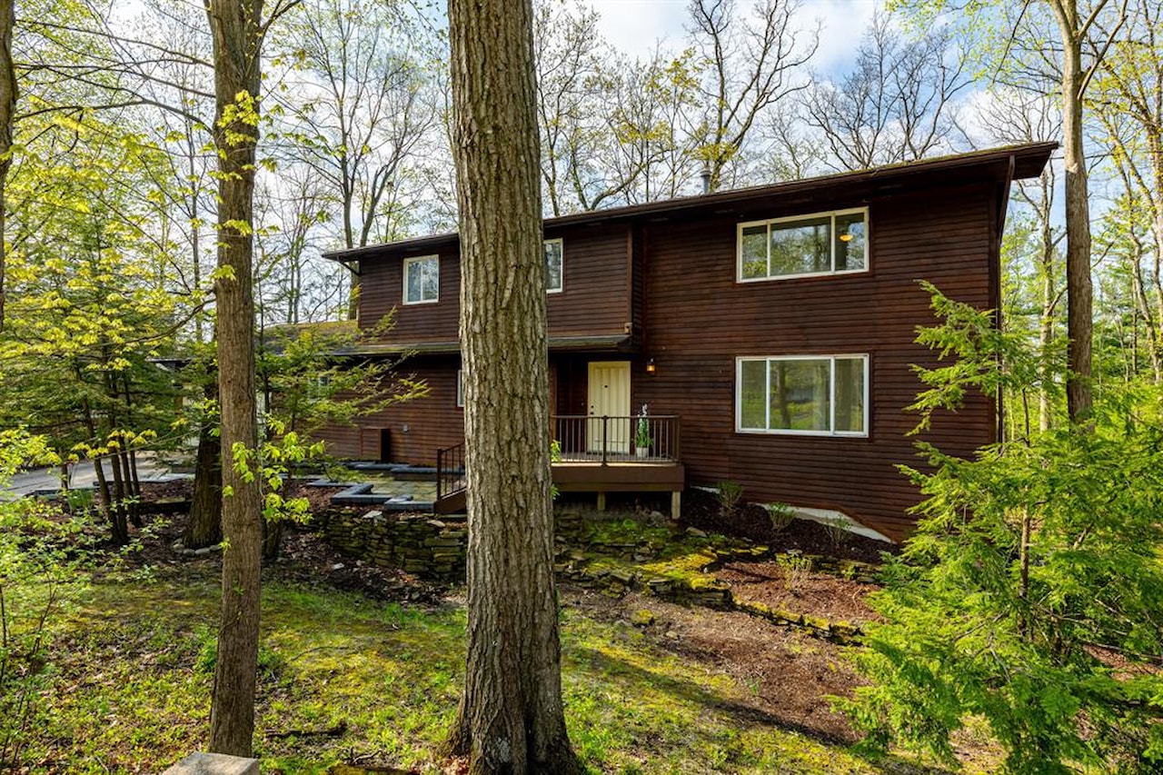 3949 Waldenwood Dr in Ann Arbor, MI Photo 2