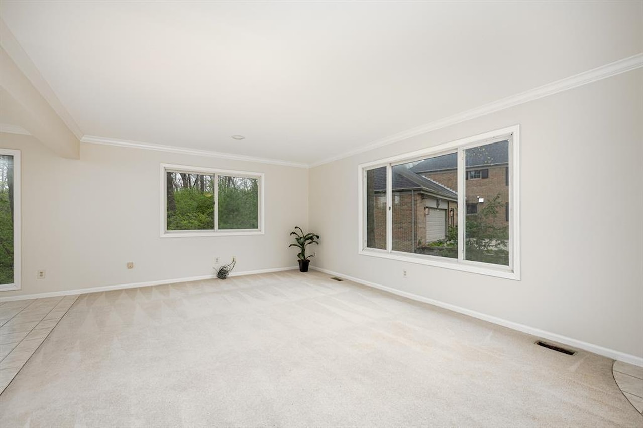 3949 Waldenwood Dr in Ann Arbor, MI Photo 6