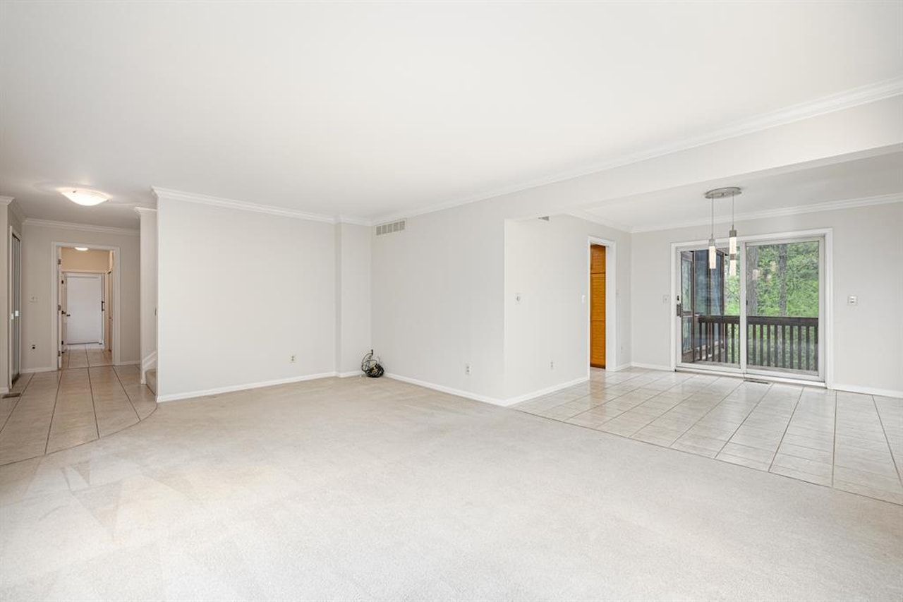 3949 Waldenwood Dr in Ann Arbor, MI Photo 8