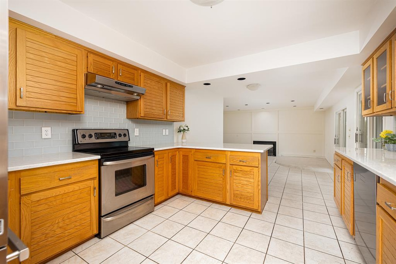 3949 Waldenwood Dr in Ann Arbor, MI Photo 11