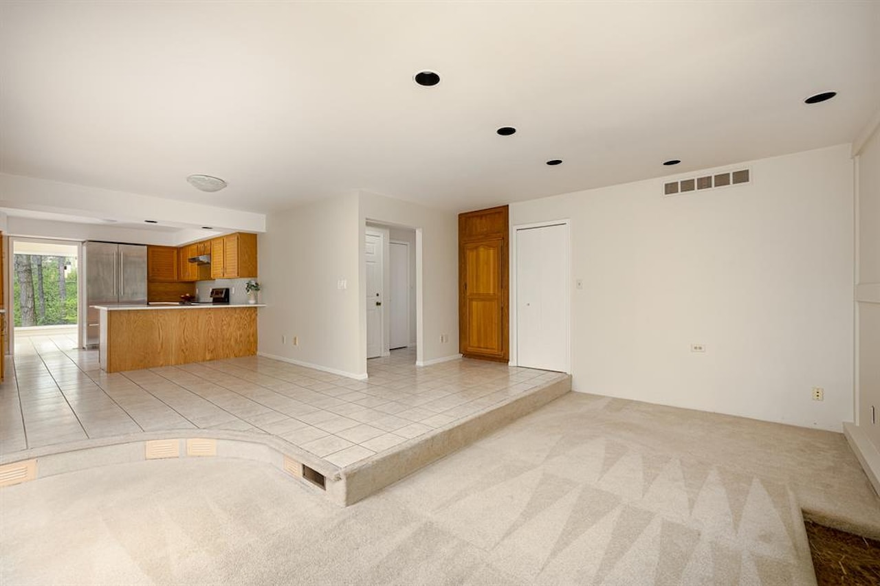 3949 Waldenwood Dr in Ann Arbor, MI Photo 17