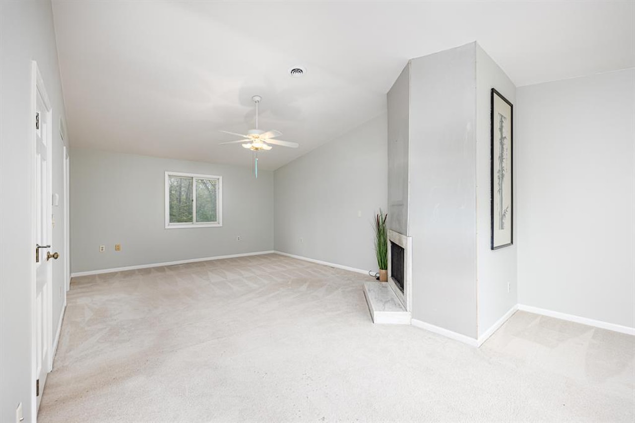 3949 Waldenwood Dr in Ann Arbor, MI Photo 23