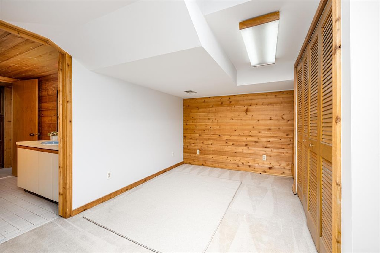 3949 Waldenwood Dr in Ann Arbor, MI Photo 41