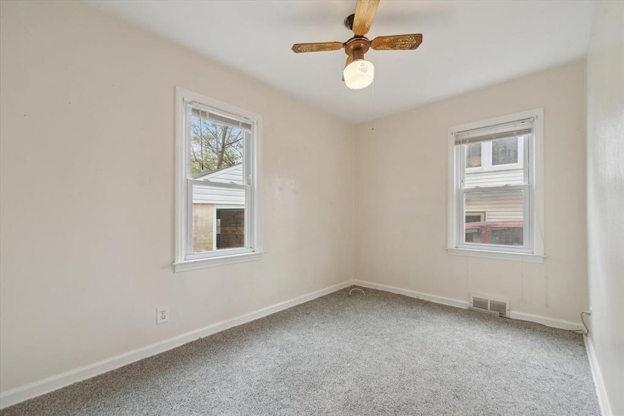 715 W Holmes Rd in Lansing, MI Photo 15