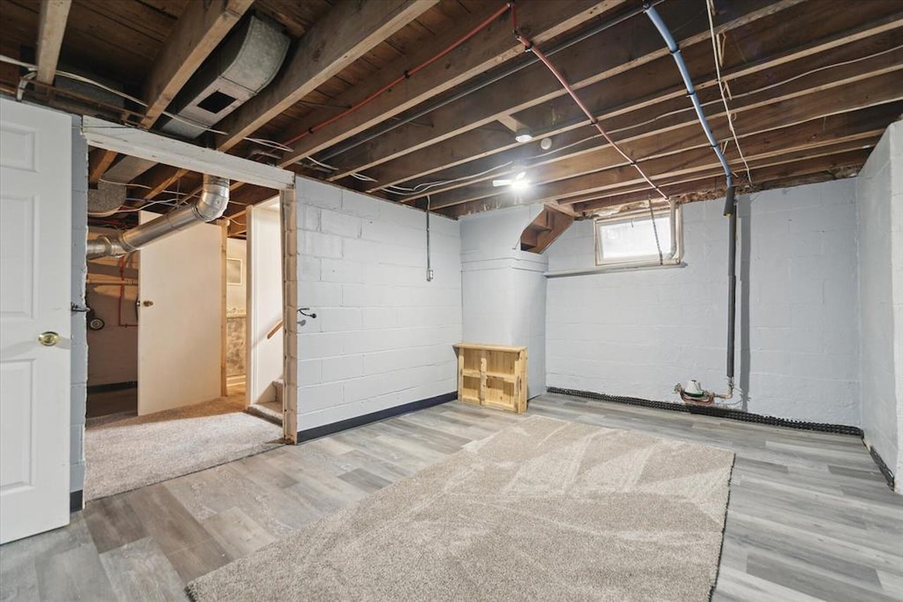 715 W Holmes Rd in Lansing, MI Photo 20