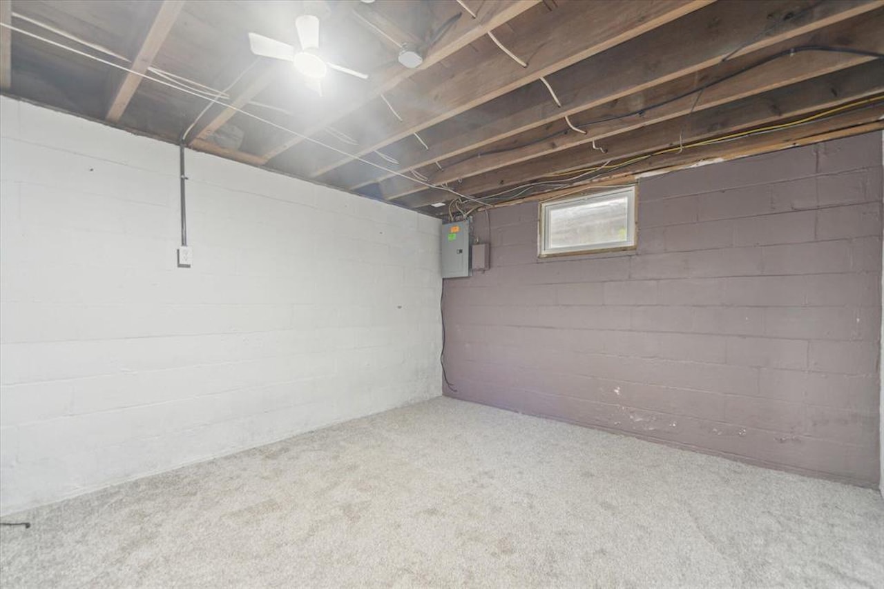 715 W Holmes Rd in Lansing, MI Photo 21