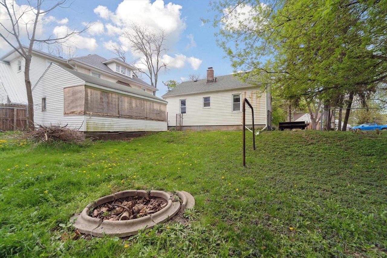 715 W Holmes Rd in Lansing, MI Photo 24