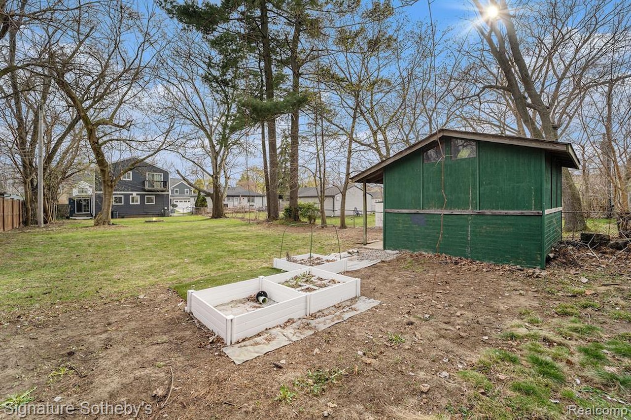 637 Millard Ave in Royal Oak, MI Photo 24