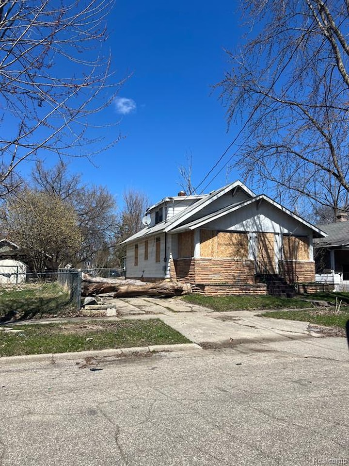 133 E Oakley St in Flint, MI